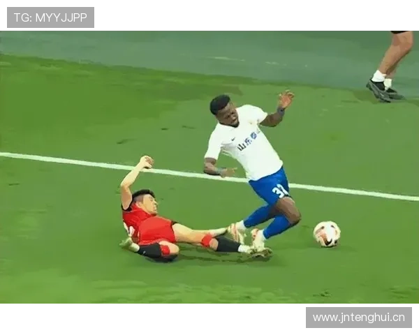 为什么这张红牌判罚让全场哗然？规则到底怎么界定的